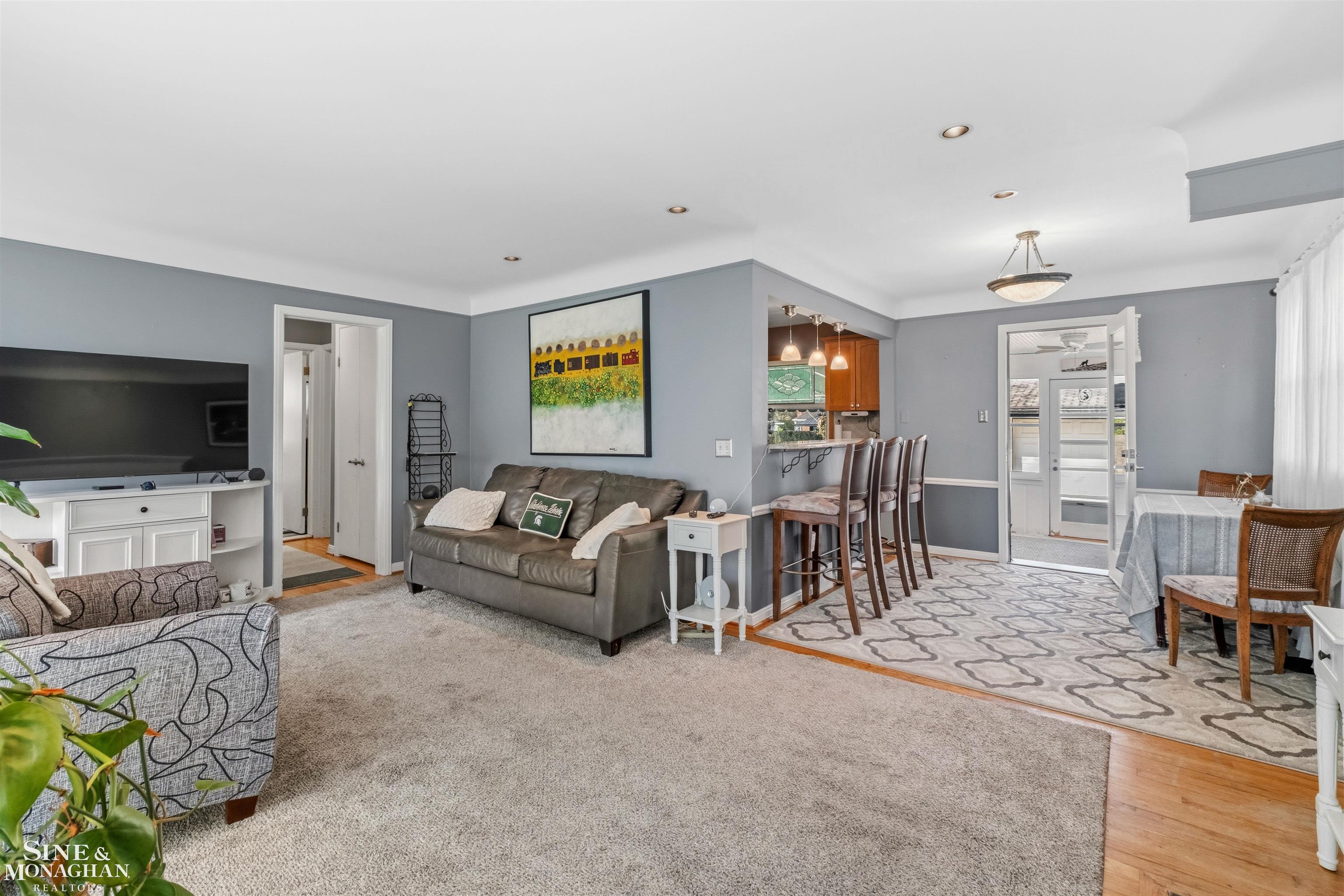 833 University Place