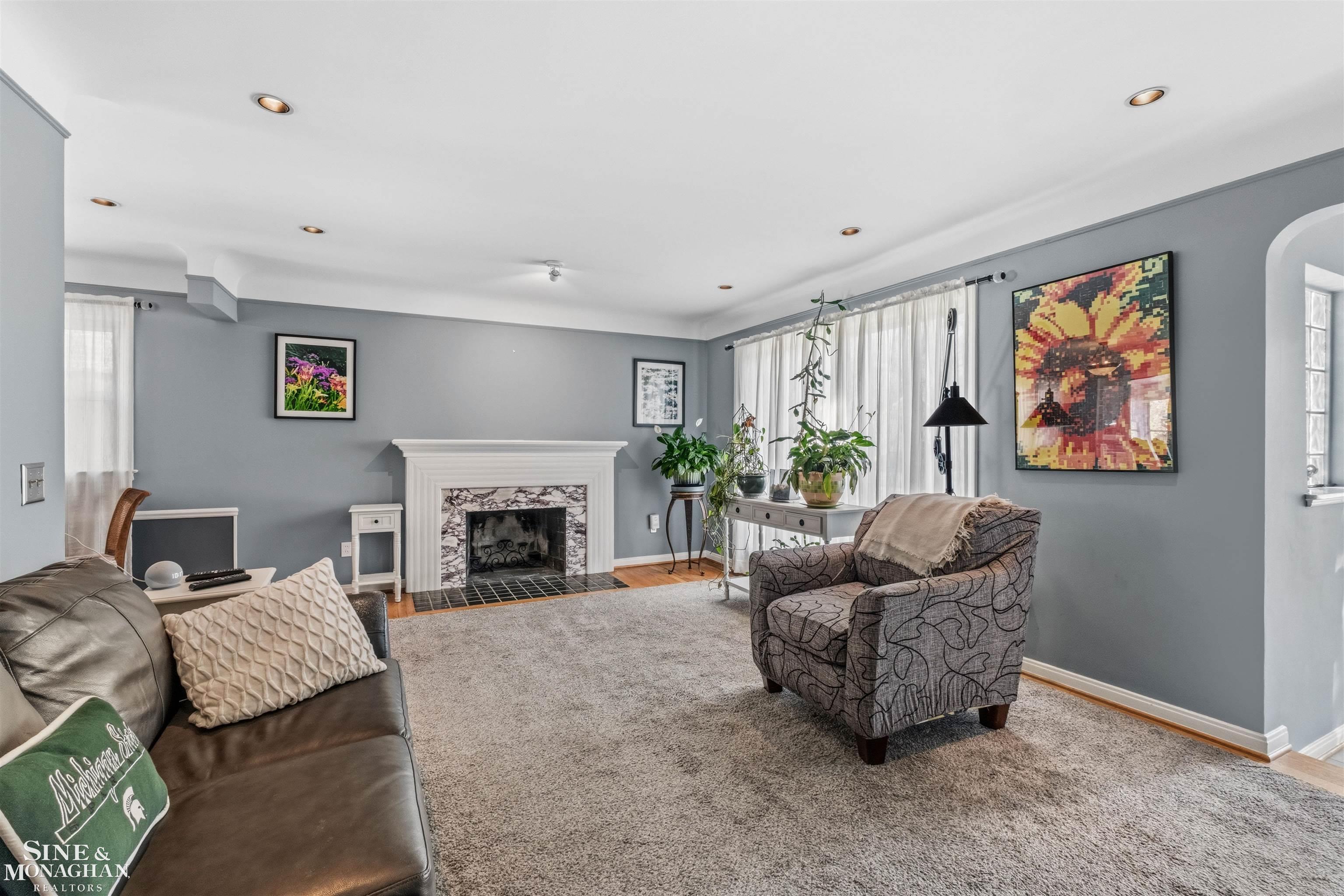 833 University Place