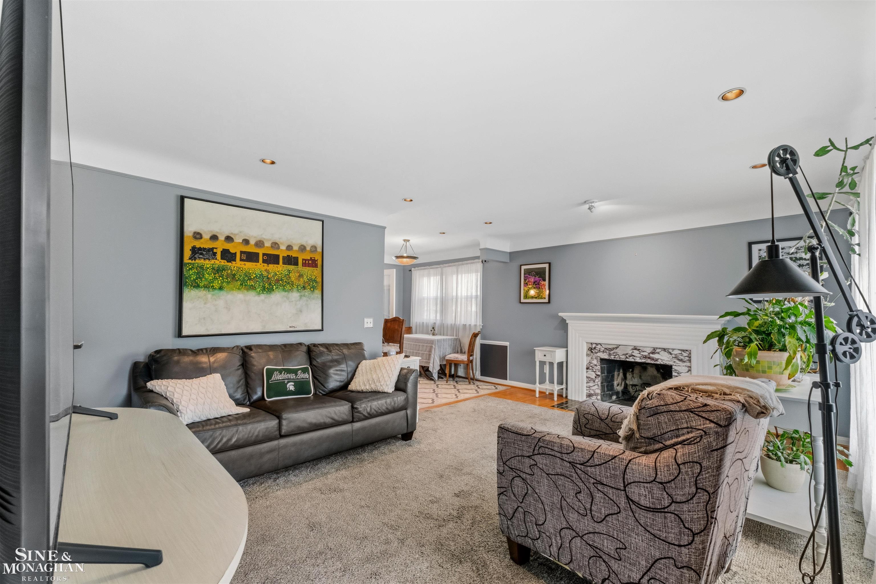 833 University Place