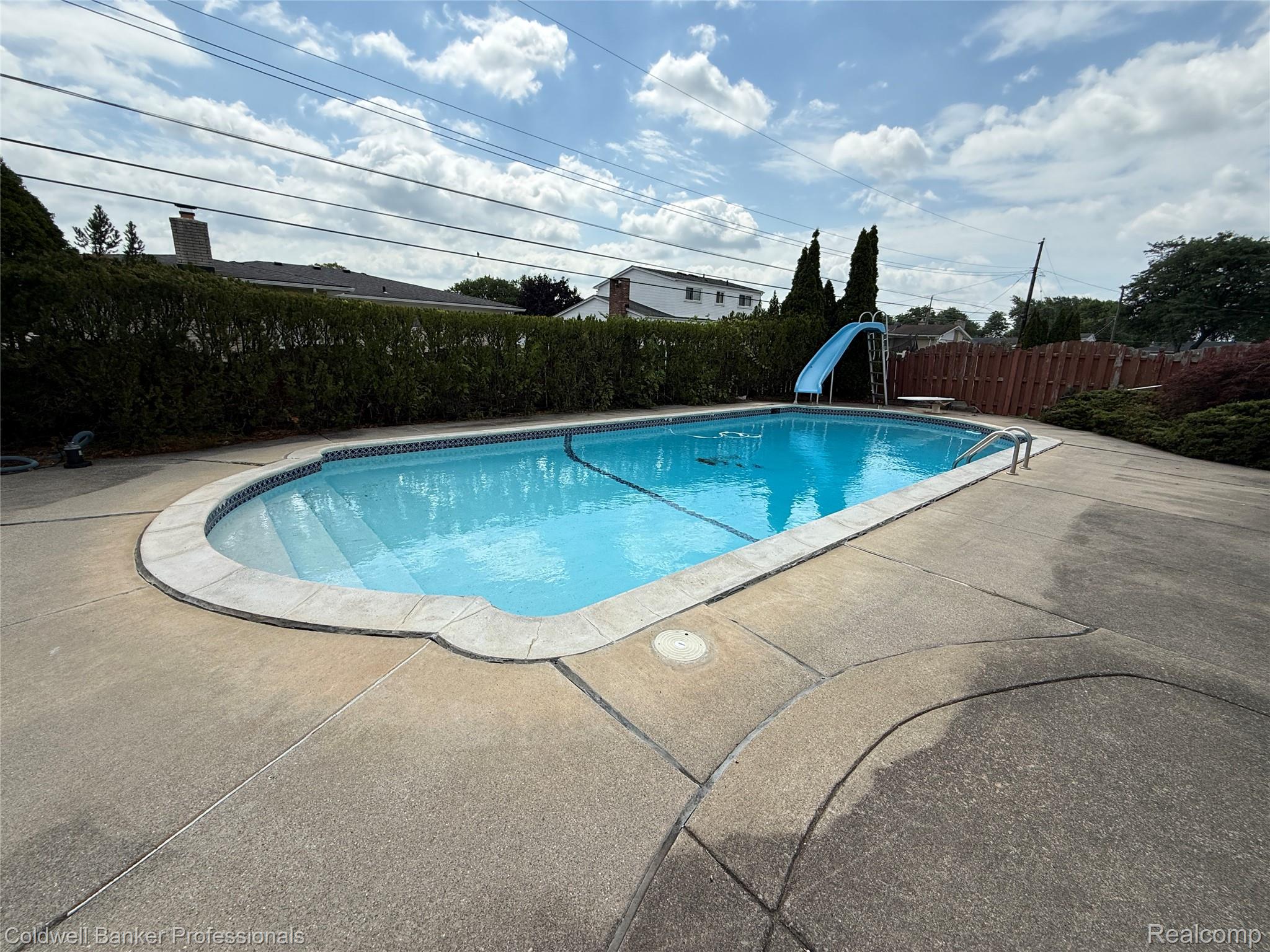 36544 Thomas Drive