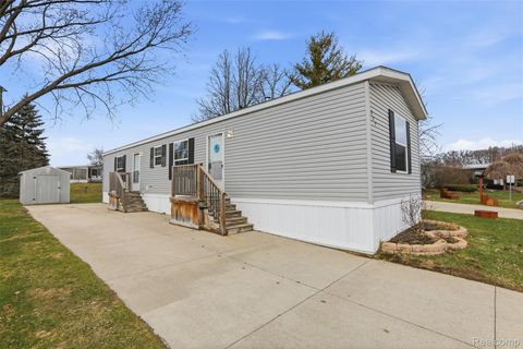 Photo of 807 Swan Street, Rochester Hills City, MI 48309 (MLS # 20261017717)