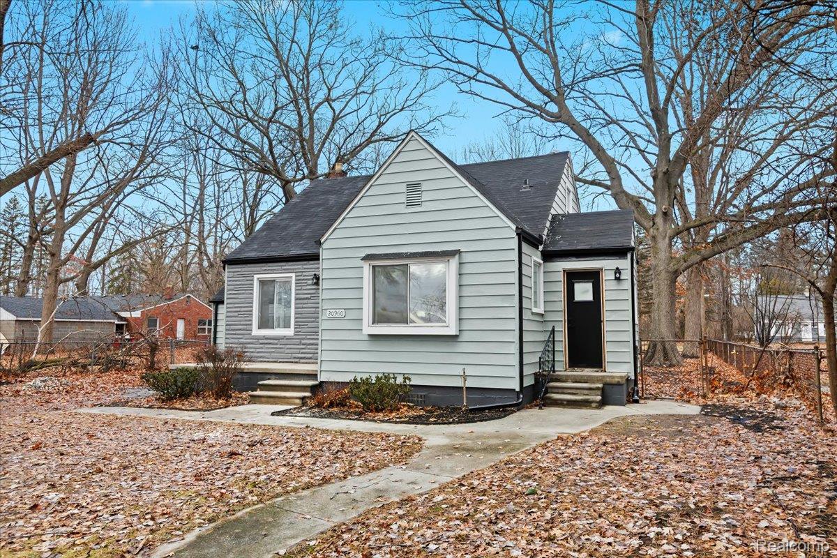 20960 Westhampton Avenue