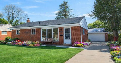 26923 Constance Avenue Dearborn Heights City MI 48127