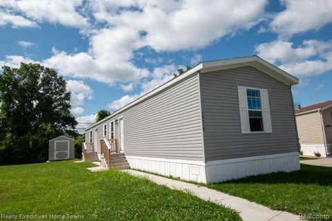 29310 Jamestown Dr Chesterfield Township MI 48051