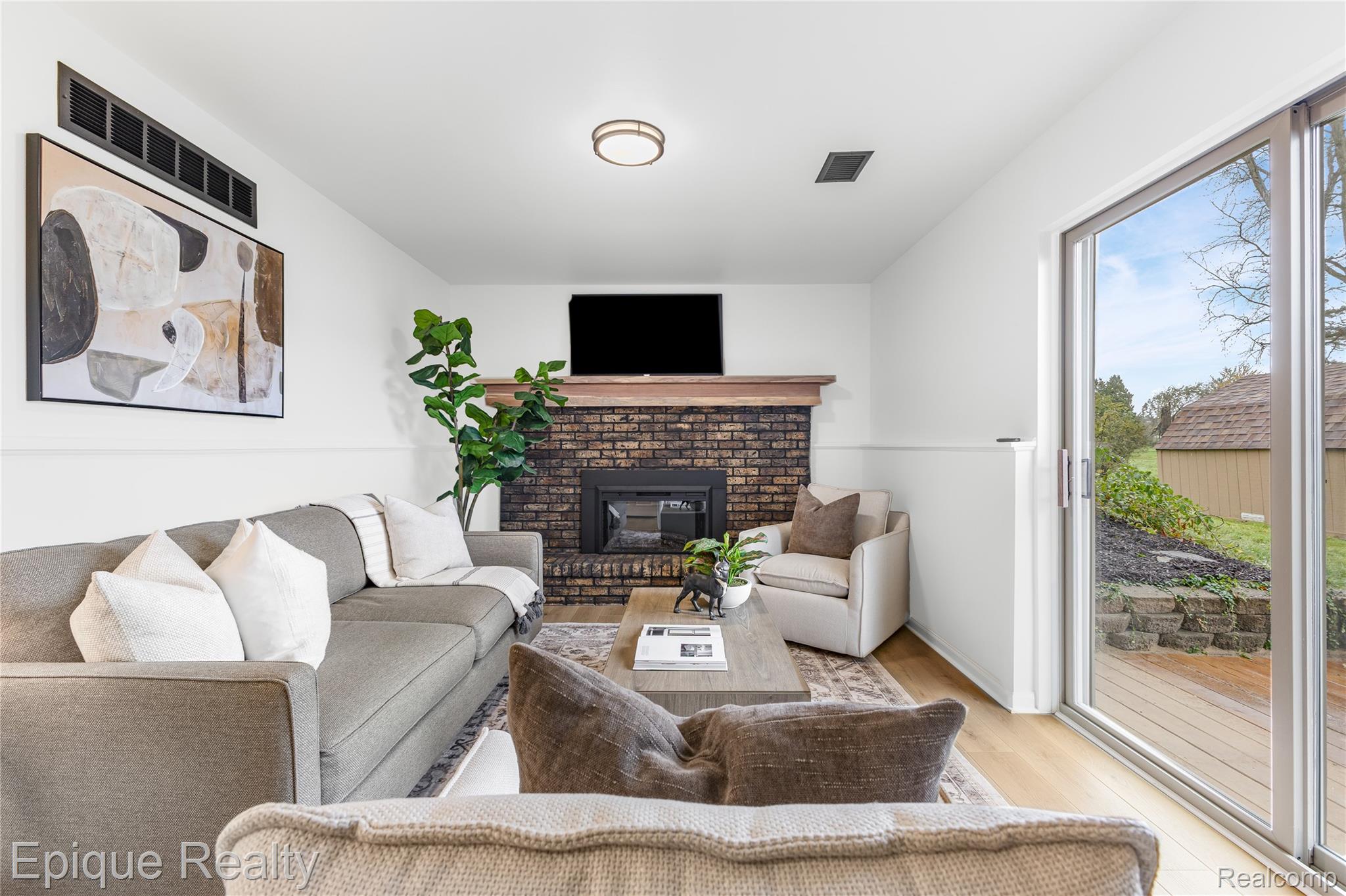 1365 Thistleridge Drive