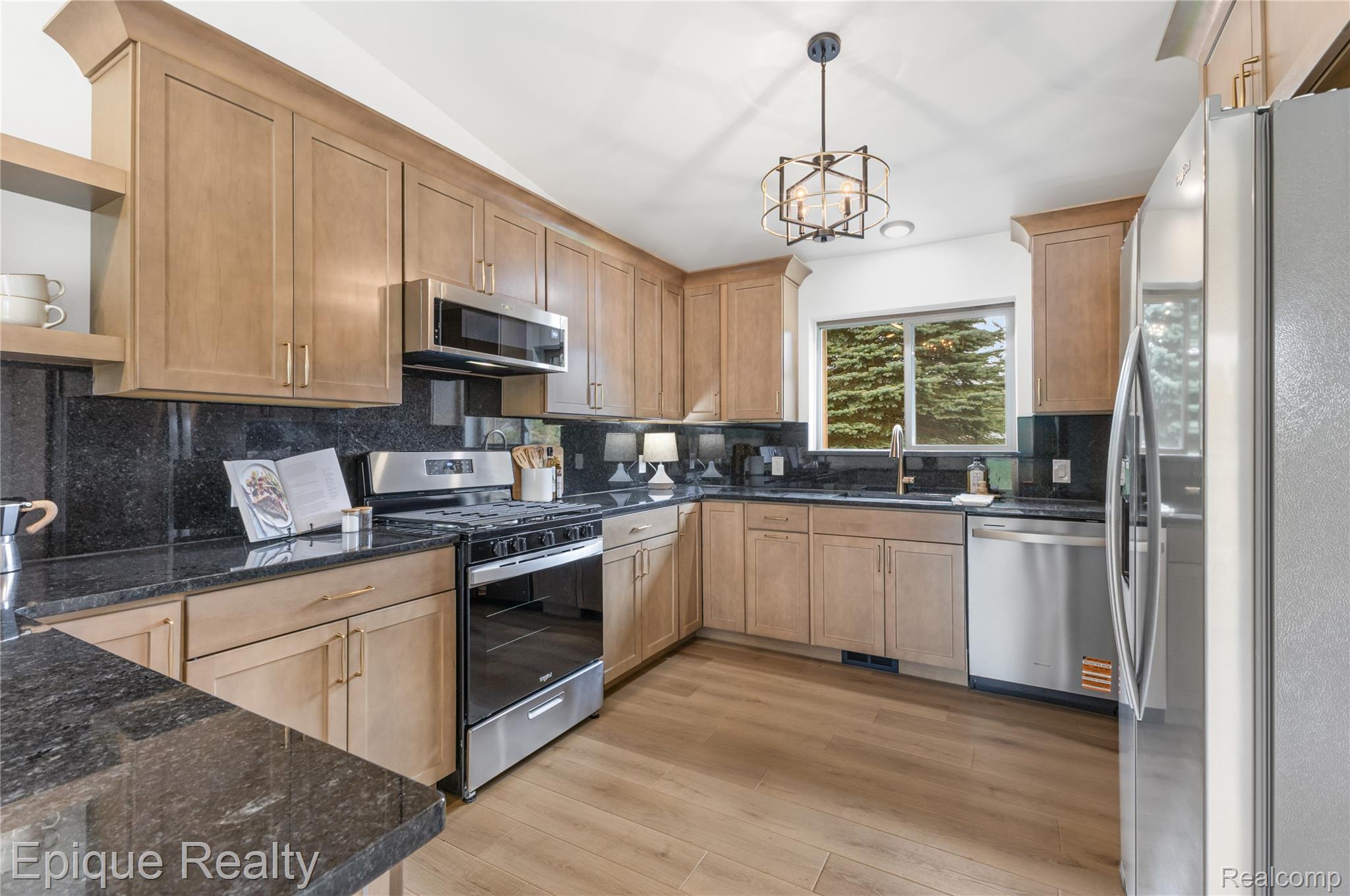 1365 Thistleridge Drive