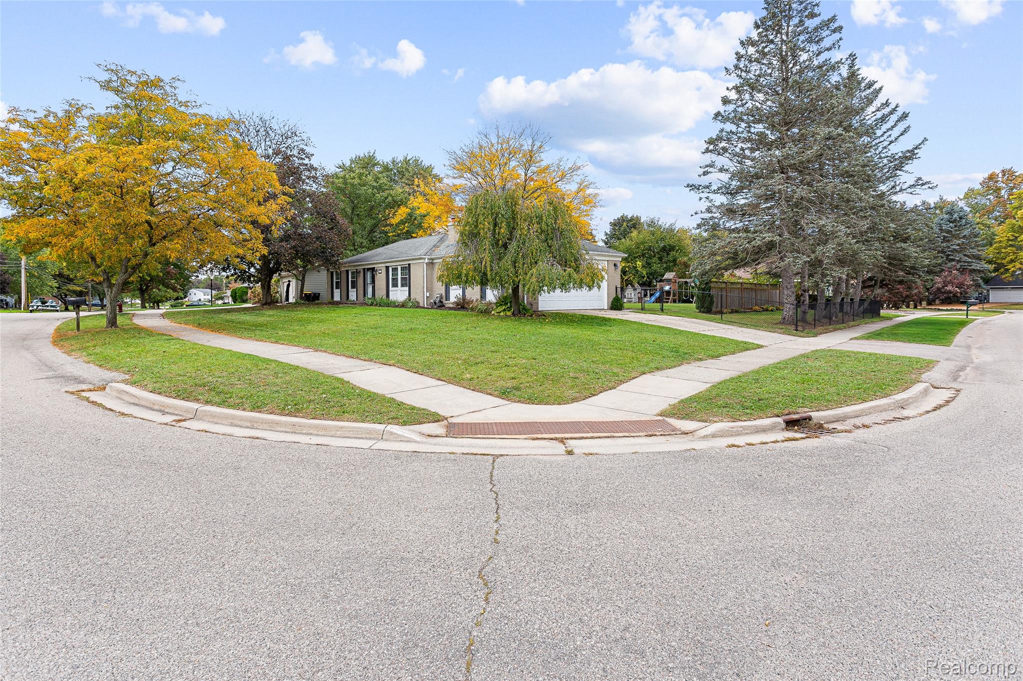 2671 Wyandotte Drive NE