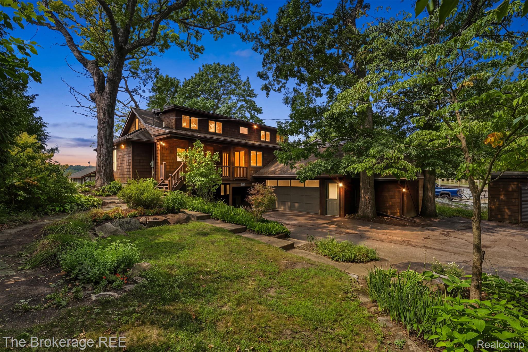 3845 Dorothy Lane