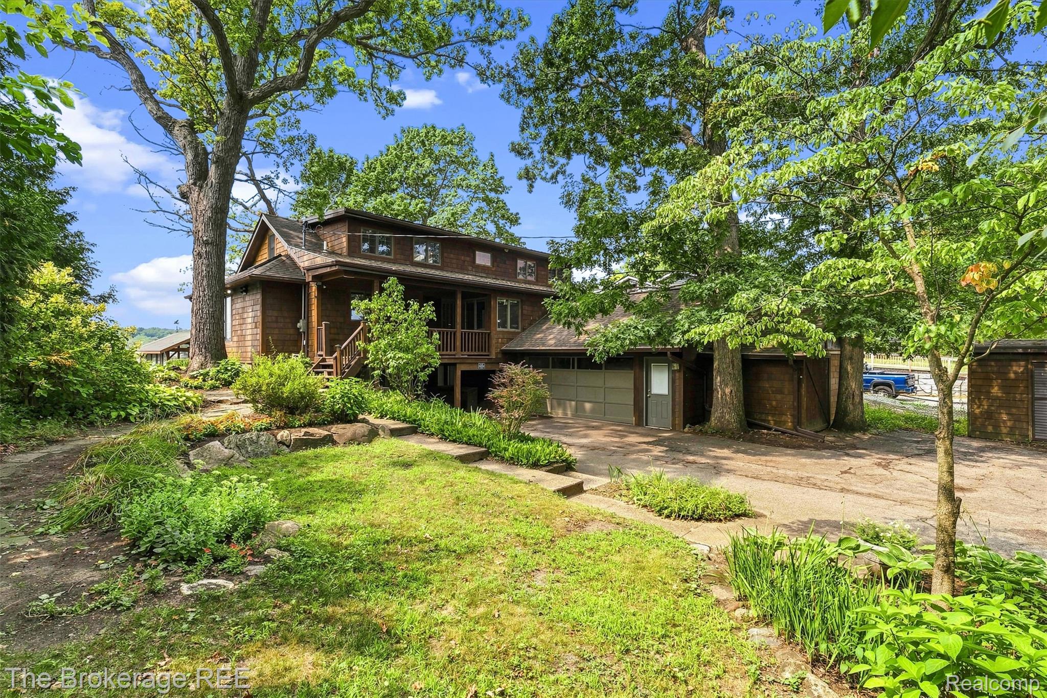 3845 Dorothy Lane