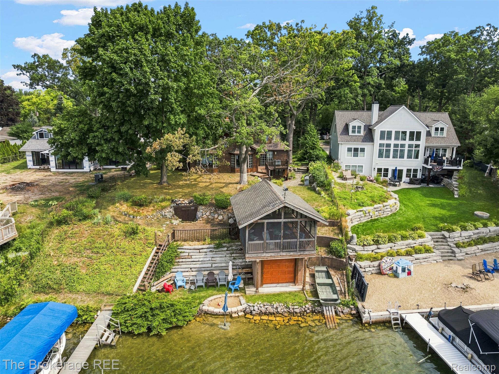 3845 Dorothy Lane