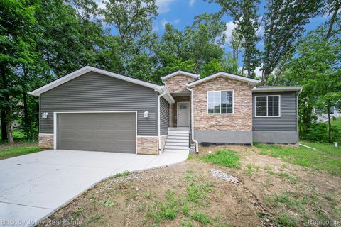 10303 9 Mile Road Green Oak Township MI 48189
