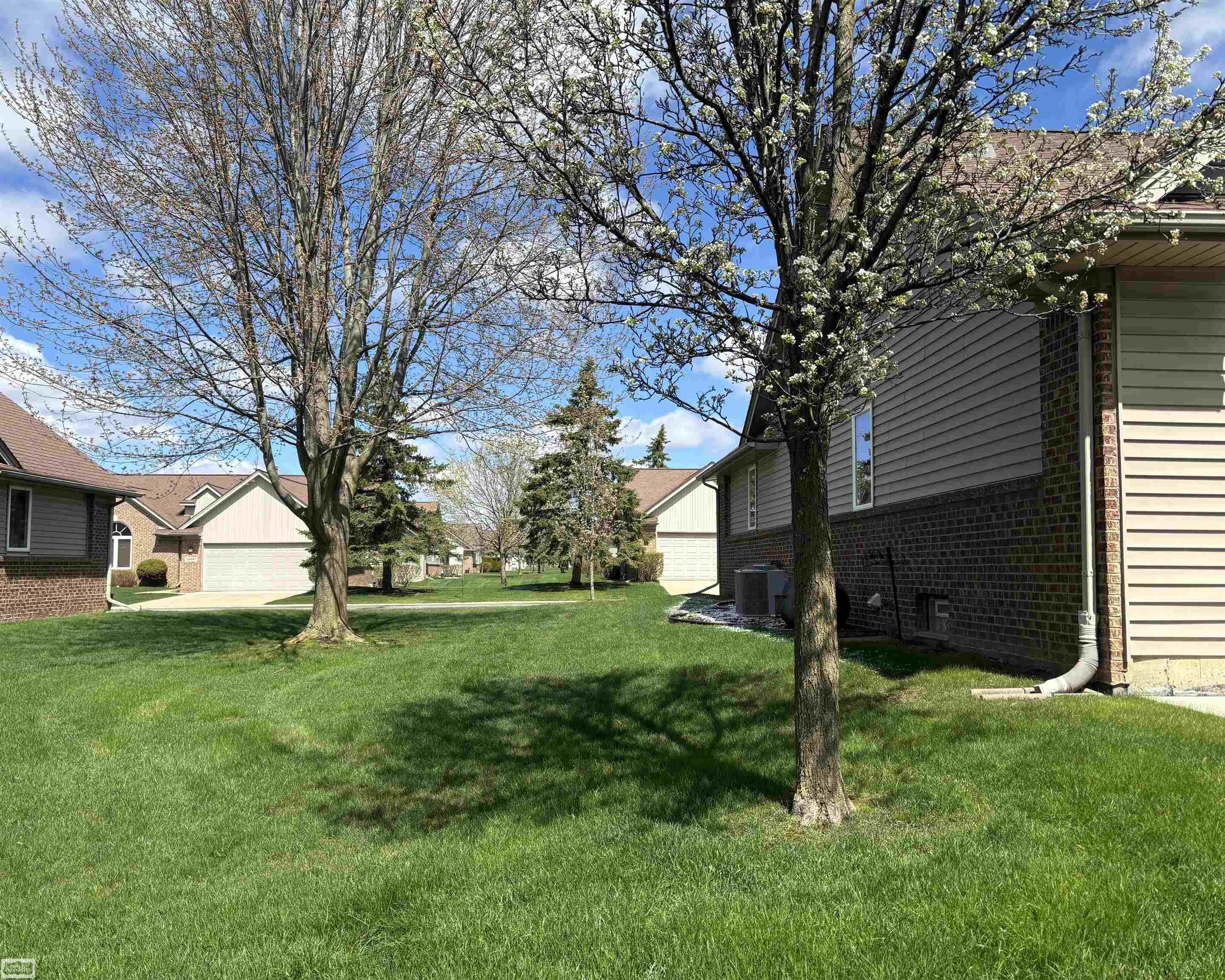 34904 Chickadee Ridge