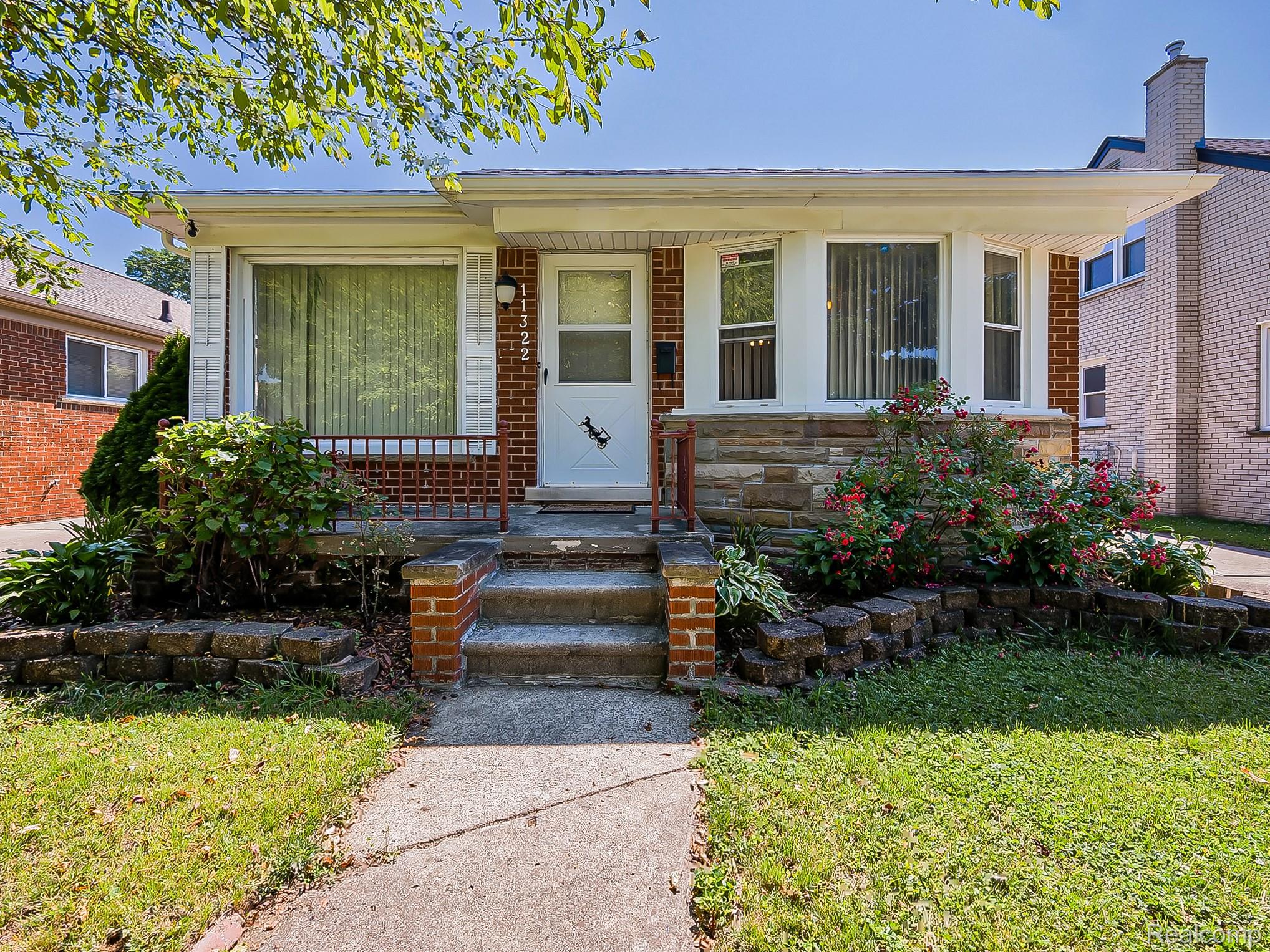 11322 Leverne