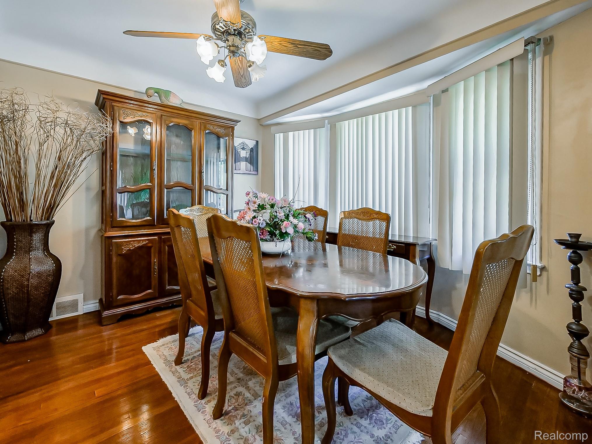 11322 Leverne