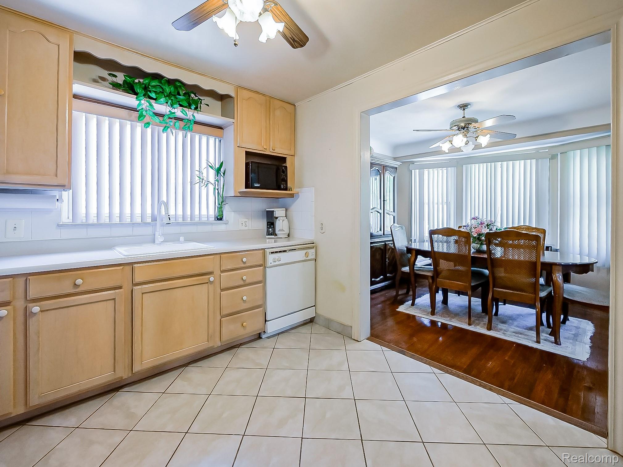 11322 Leverne