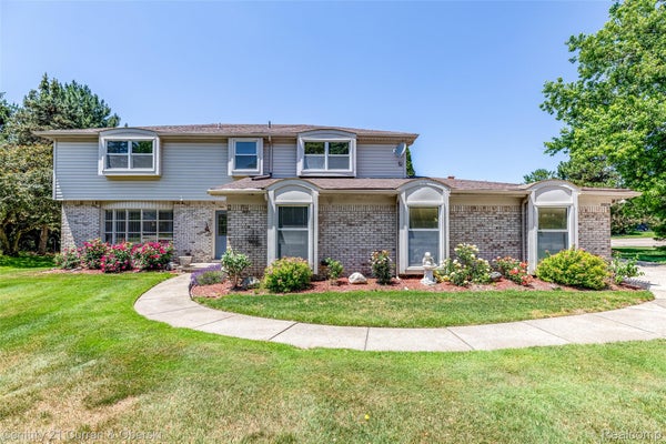 31259 APPLEWOOD LN, FARMINGTON HILLS, MI 48331 - Image 5ae8be71fcdceb4f3859d3b6c303fcb2/3710967140