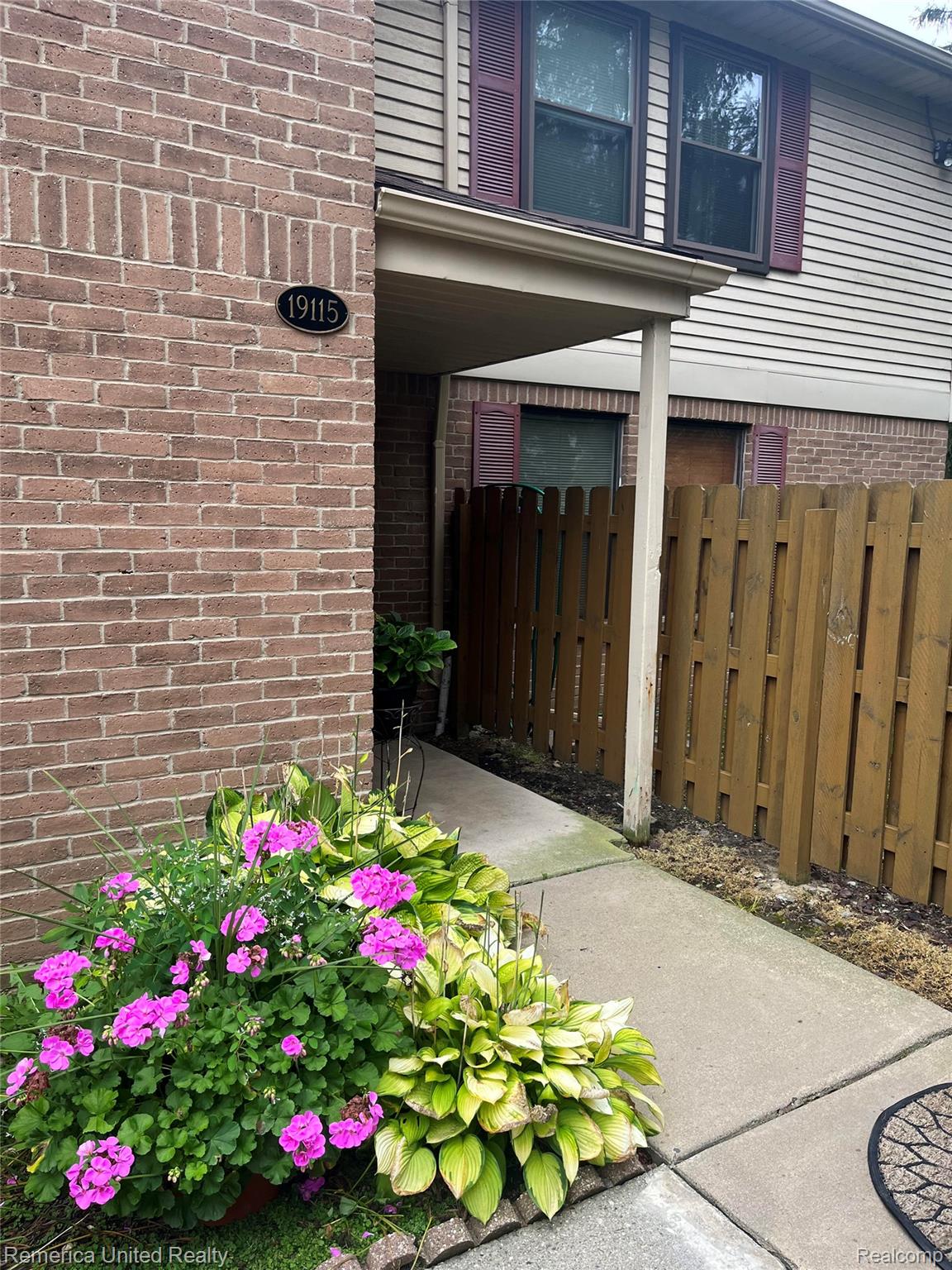19115 Surrey Lane 21