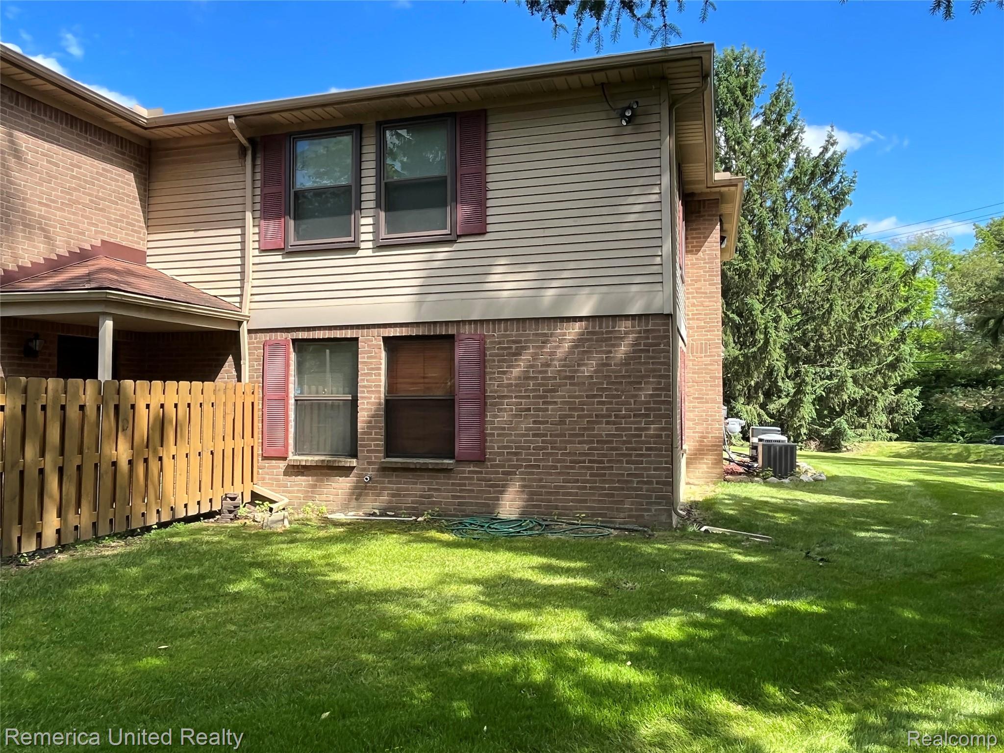 19115 Surrey Lane 21