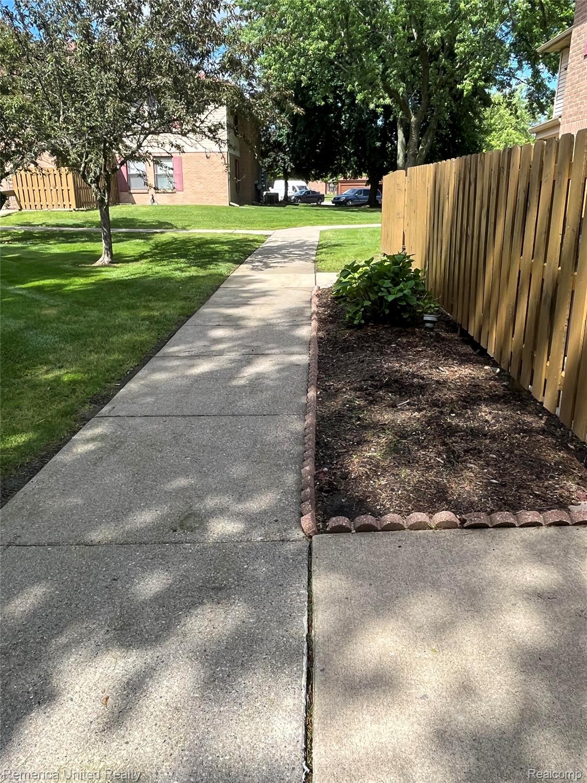 19115 Surrey Lane 21