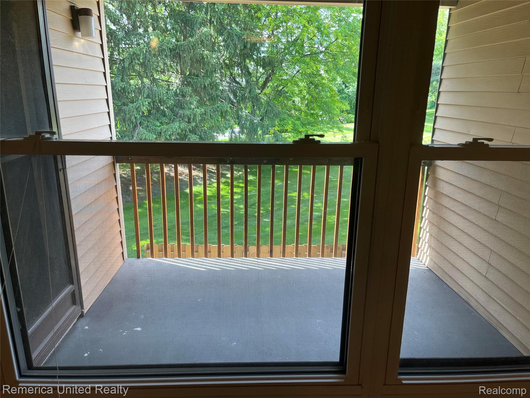 19115 Surrey Lane 21