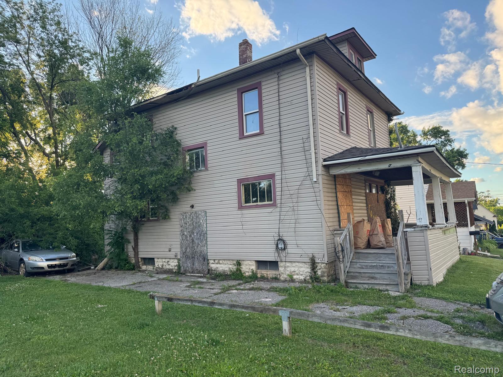 960 Vosburg Street