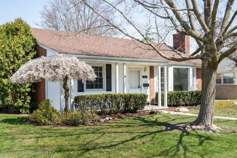 15526 BUCKINGHAM Avenue Beverly Hills Village MI 48025