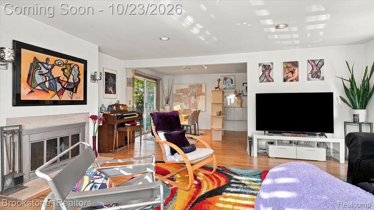 2040 Walnut Lake Road