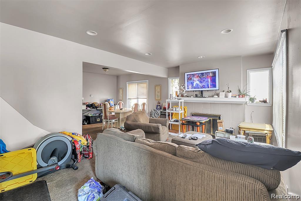 9547 Abington Avenue