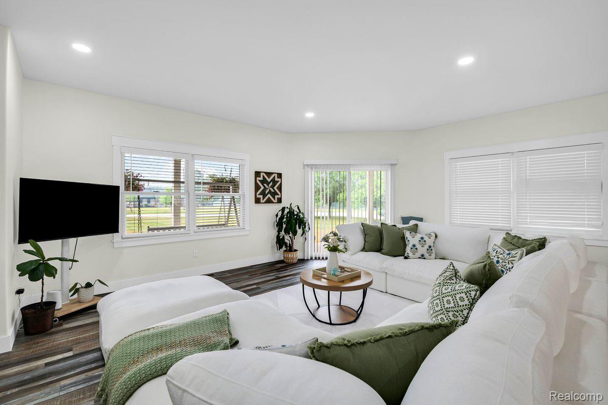 271 E Harrington Road