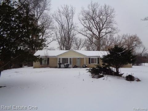 19375 Addison Drive Southfield City MI 48075