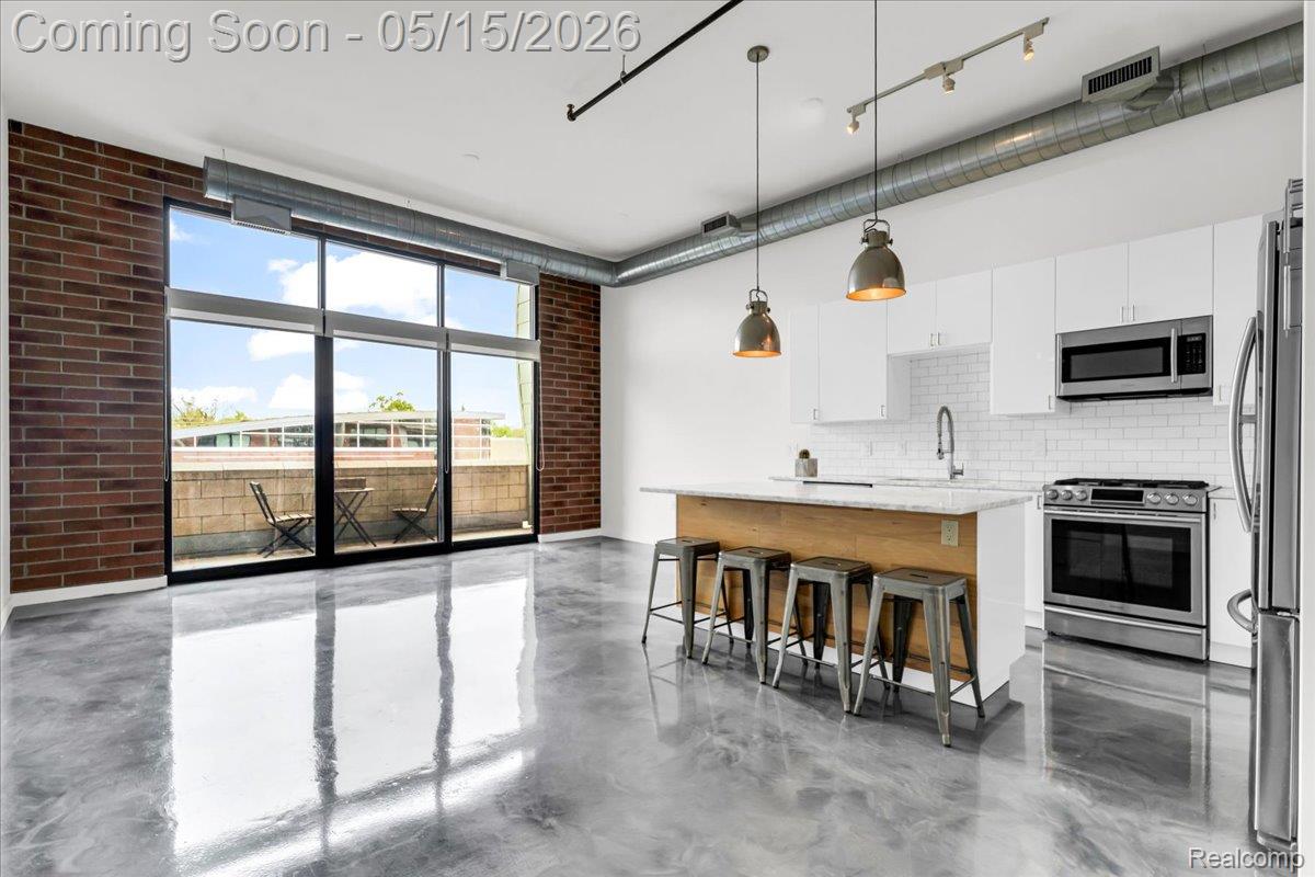 211 E 9 Mile Road 206