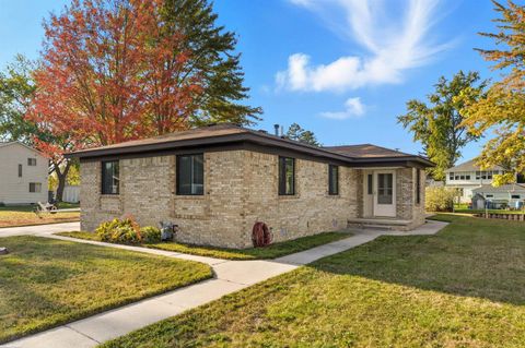 2037 W Park Drive Algonac City MI 48001