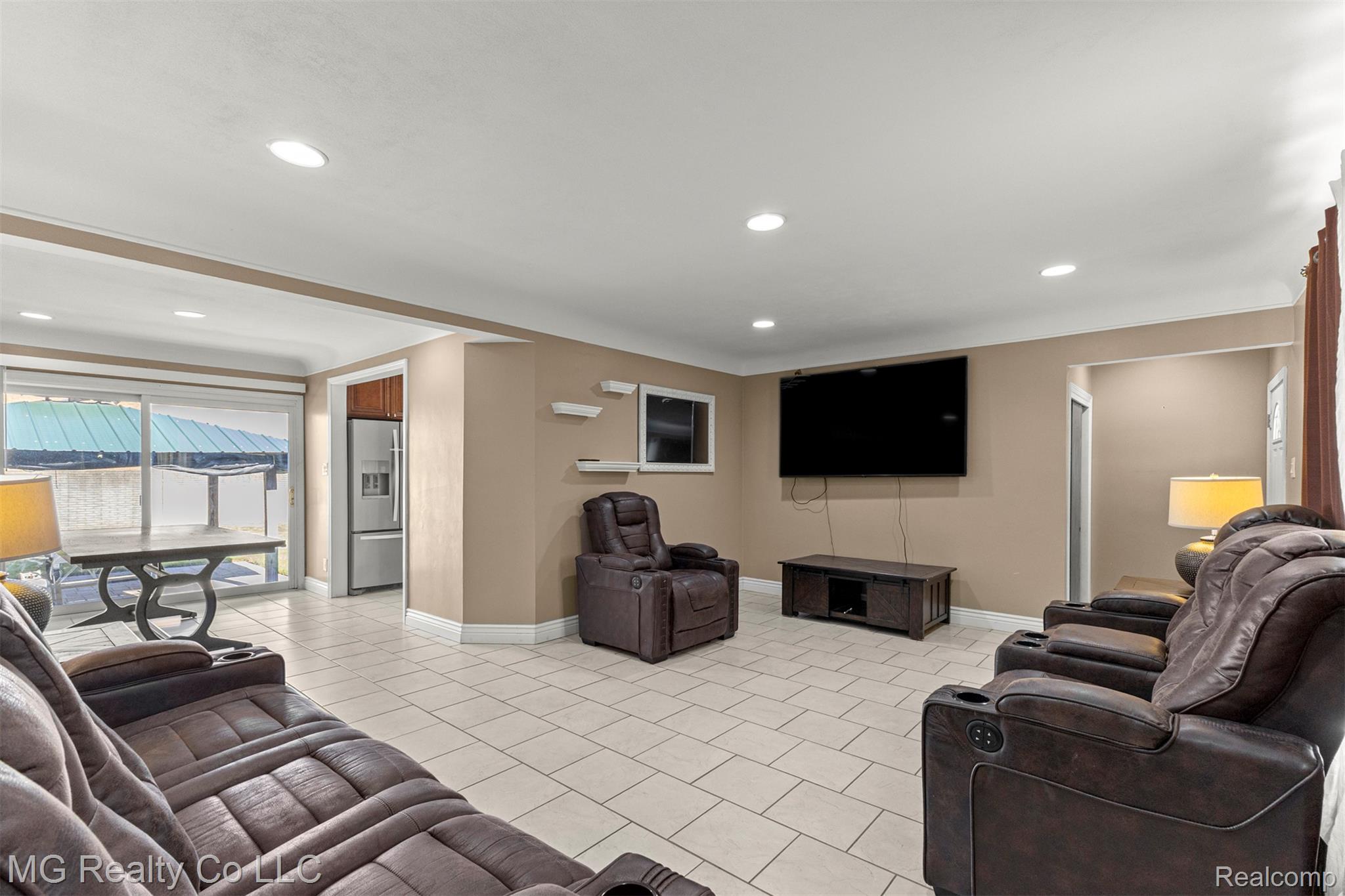 8671 Whitefield Street