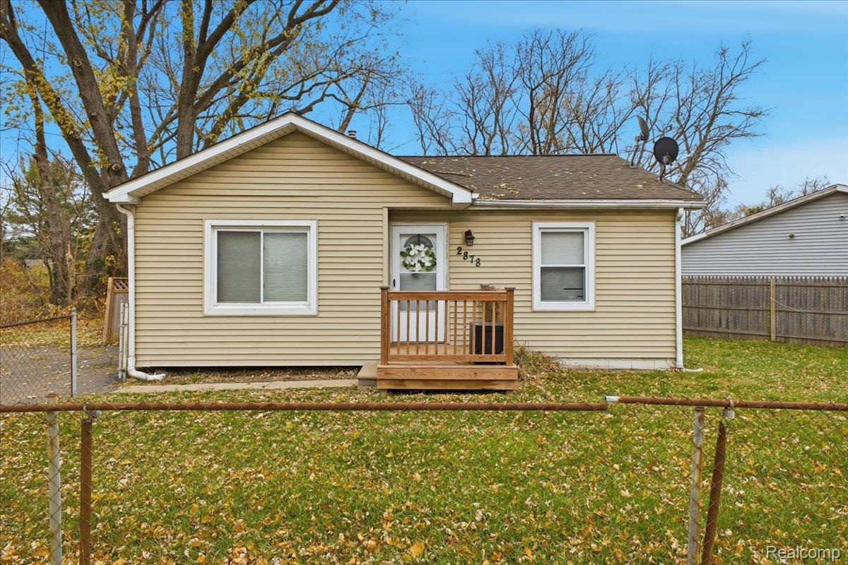 Addison, Michigan 48329, United States, 2 Bedrooms Bedrooms, ,1 BathroomBathrooms,Residential,Active,247510