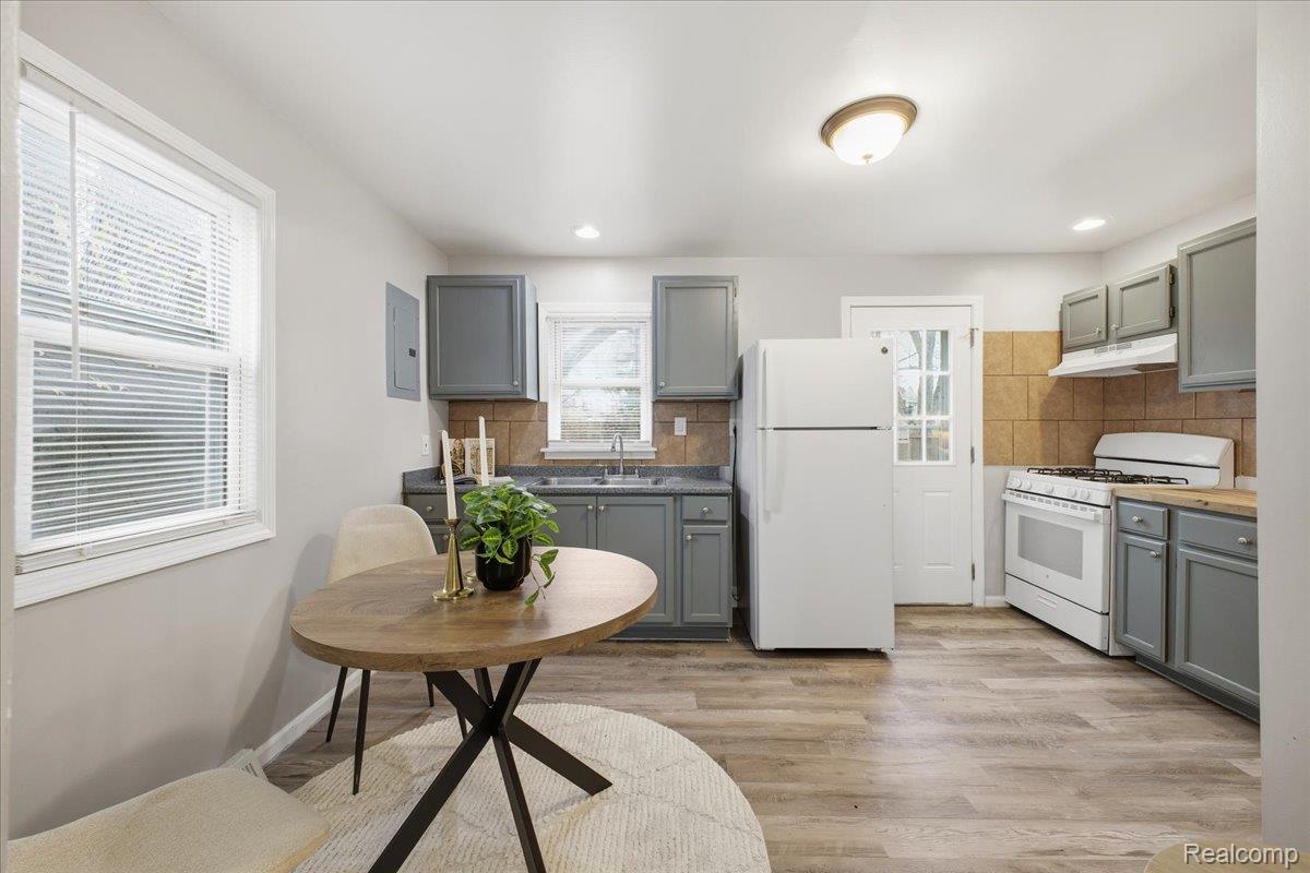 Addison, Michigan 48329, United States, 2 Bedrooms Bedrooms, ,1 BathroomBathrooms,Residential,Active,247510