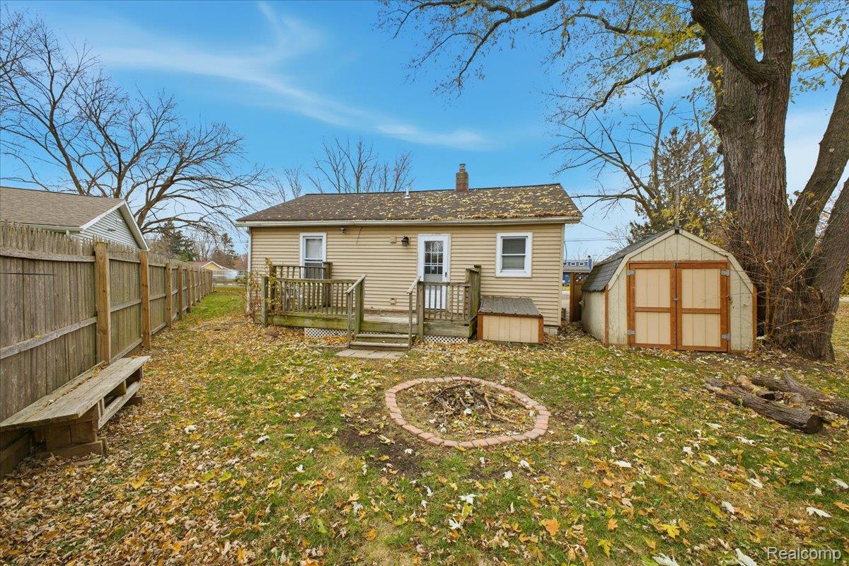 Addison, Michigan 48329, United States, 2 Bedrooms Bedrooms, ,1 BathroomBathrooms,Residential,Active,247510