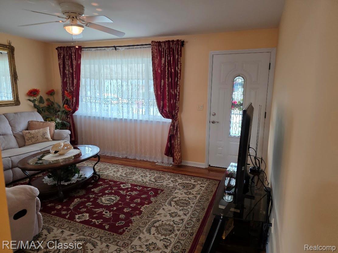 26574 Collingwood Street