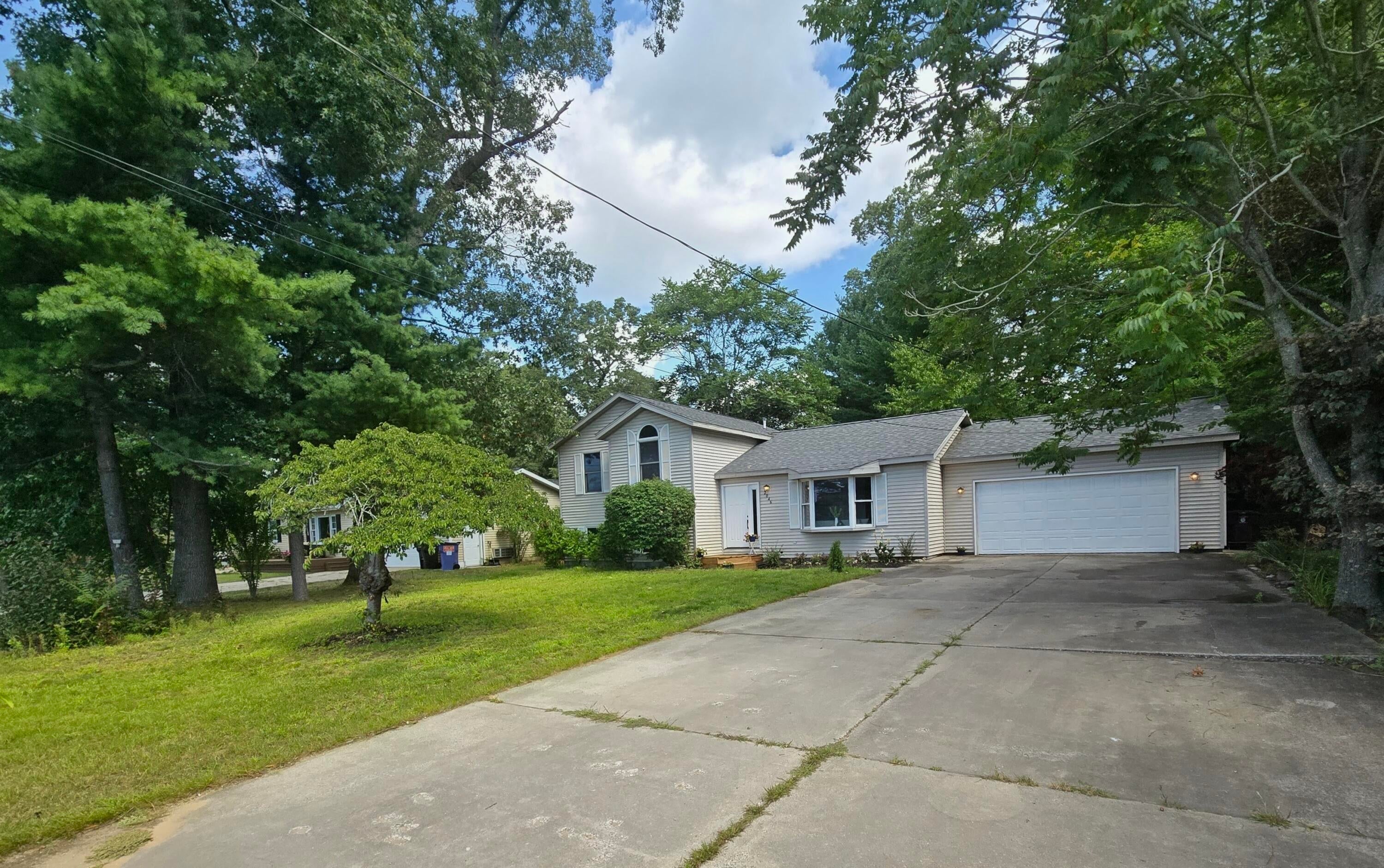 2046 N Roberts Road