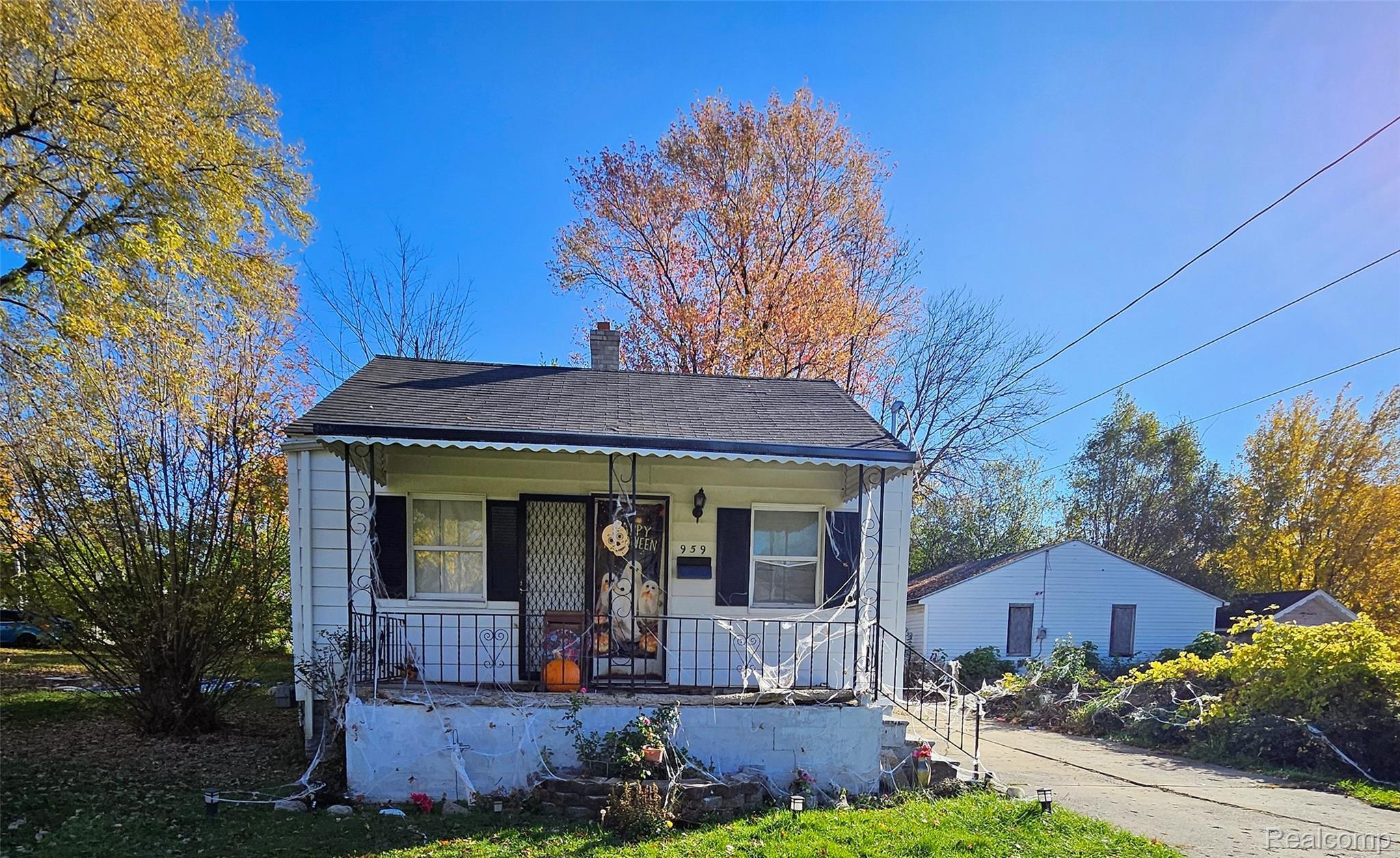 959 Tacken Street