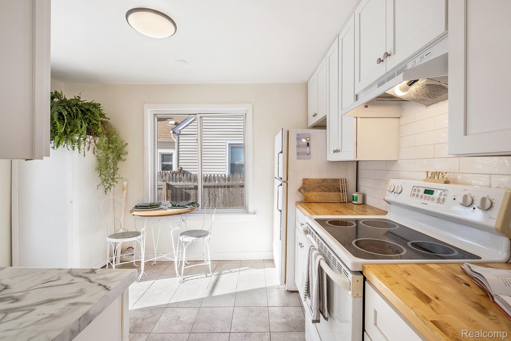 Burton City, Michigan 48529, United States, 2 Bedrooms Bedrooms, ,1 BathroomBathrooms,Residential,Coming Soon,241781