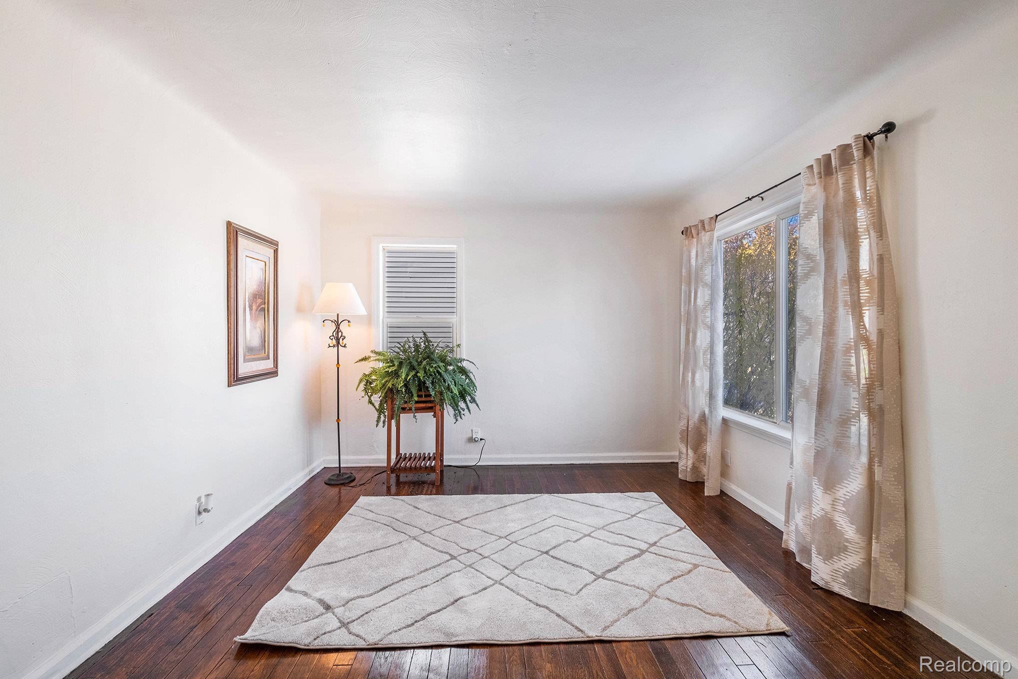 Burton City, Michigan 48529, United States, 2 Bedrooms Bedrooms, ,1 BathroomBathrooms,Residential,Coming Soon,241781