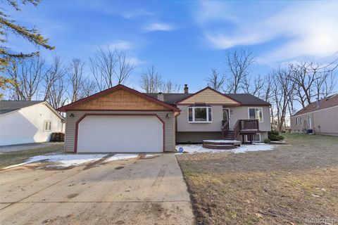 4051 Lake Front Street Waterford Charter Township MI 48328