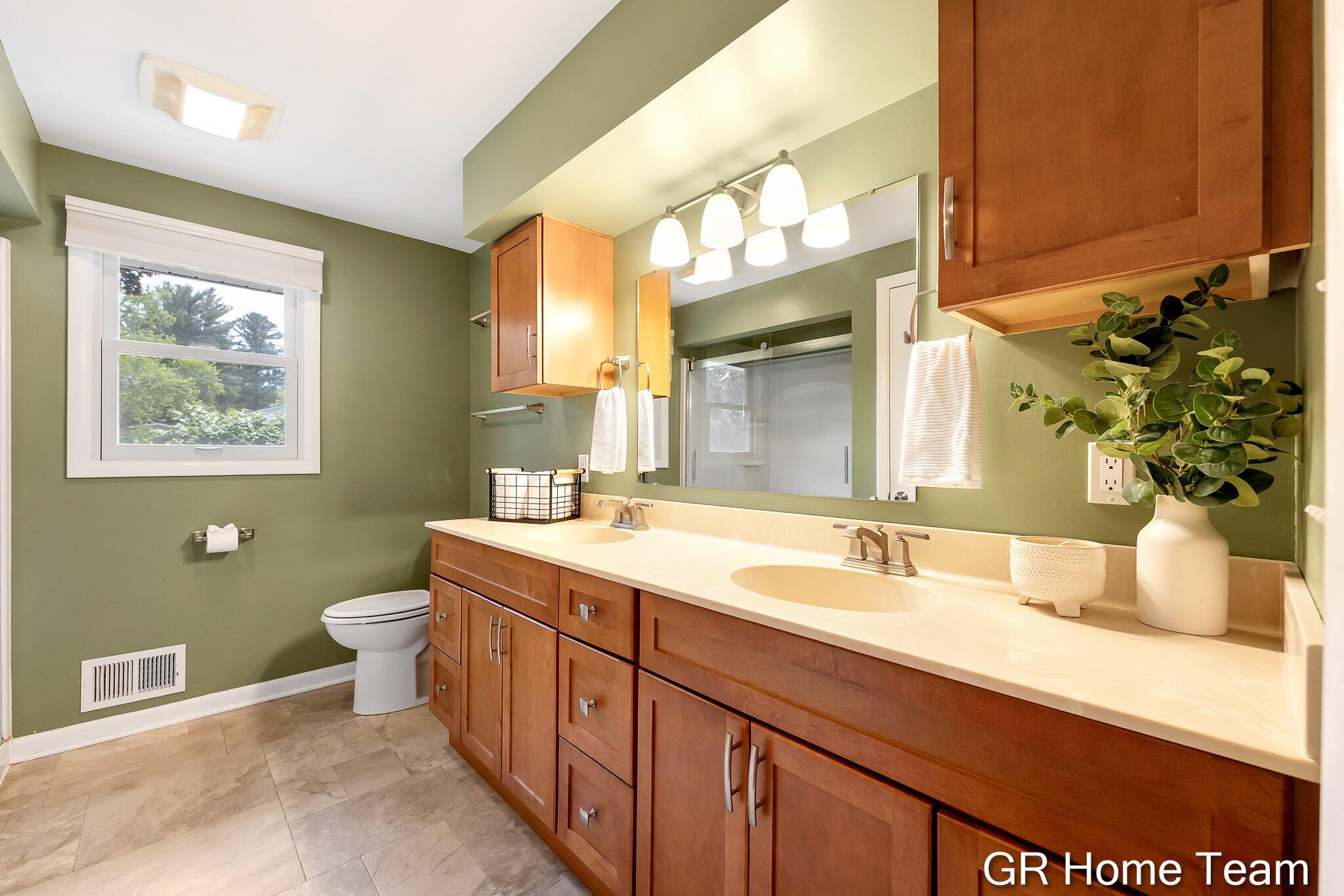 895 Bellewood Drive SE