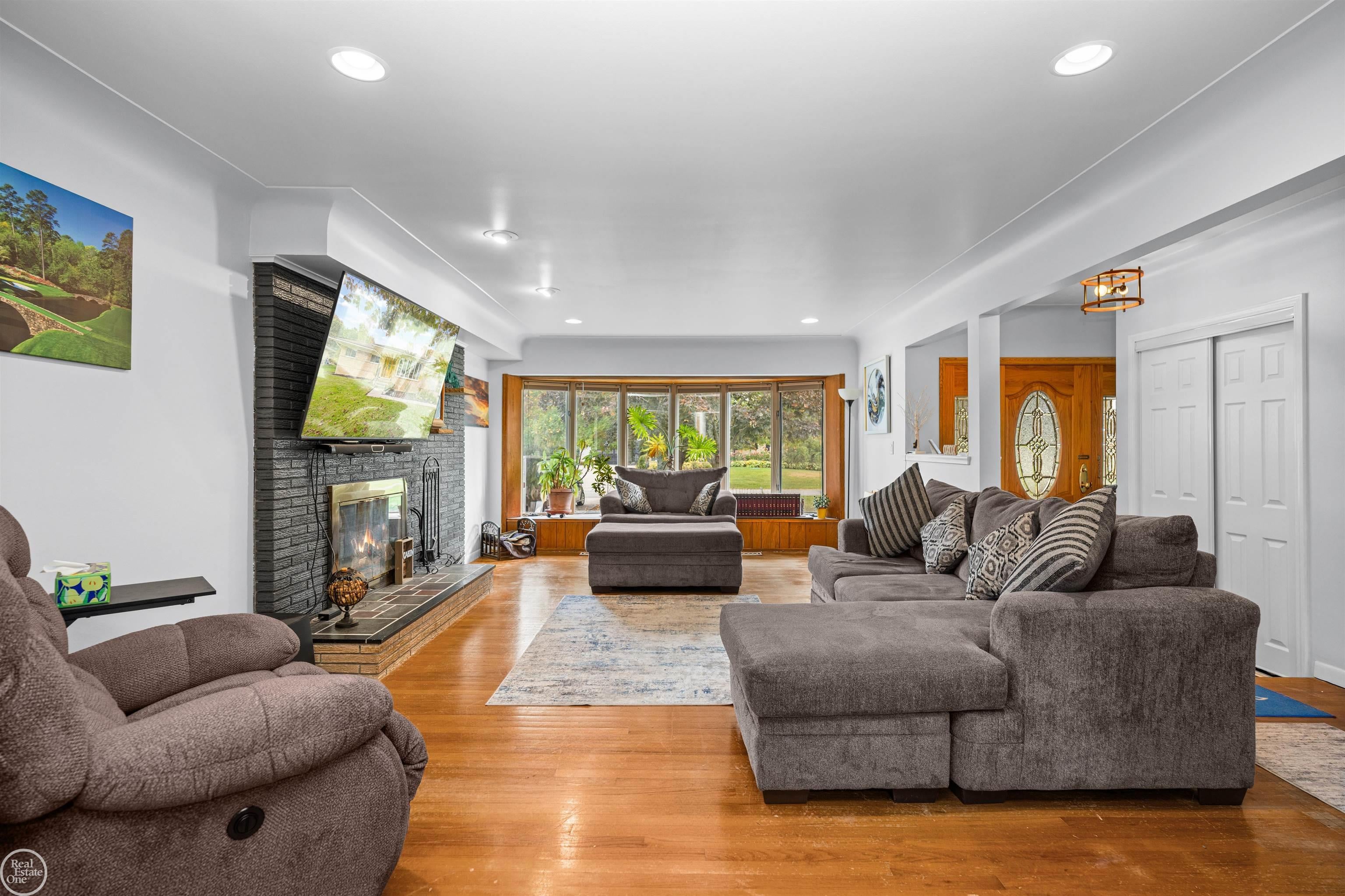 5653 Sandburn Drive