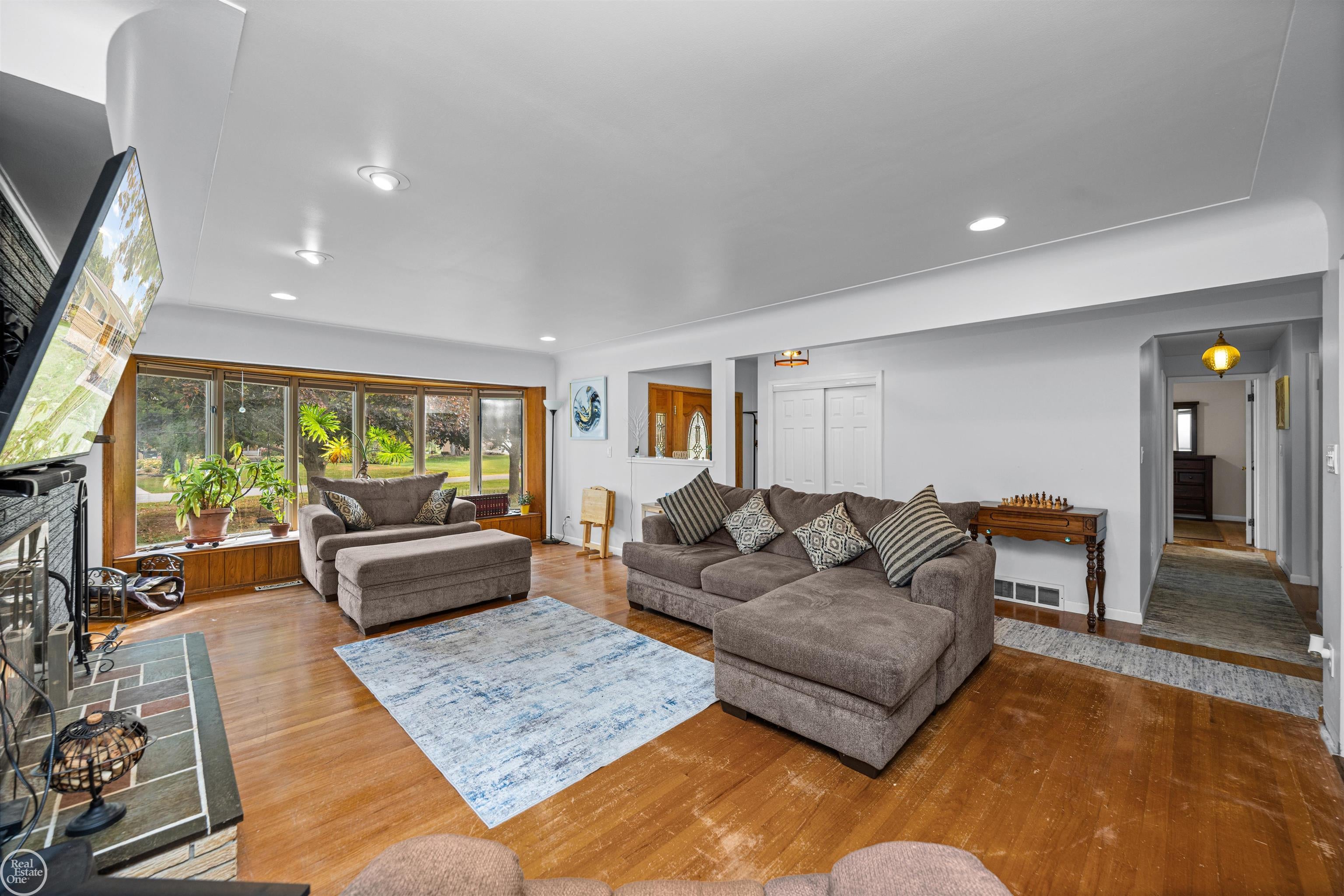 5653 Sandburn Drive
