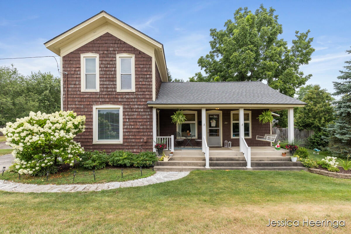 29 W Division Street NE