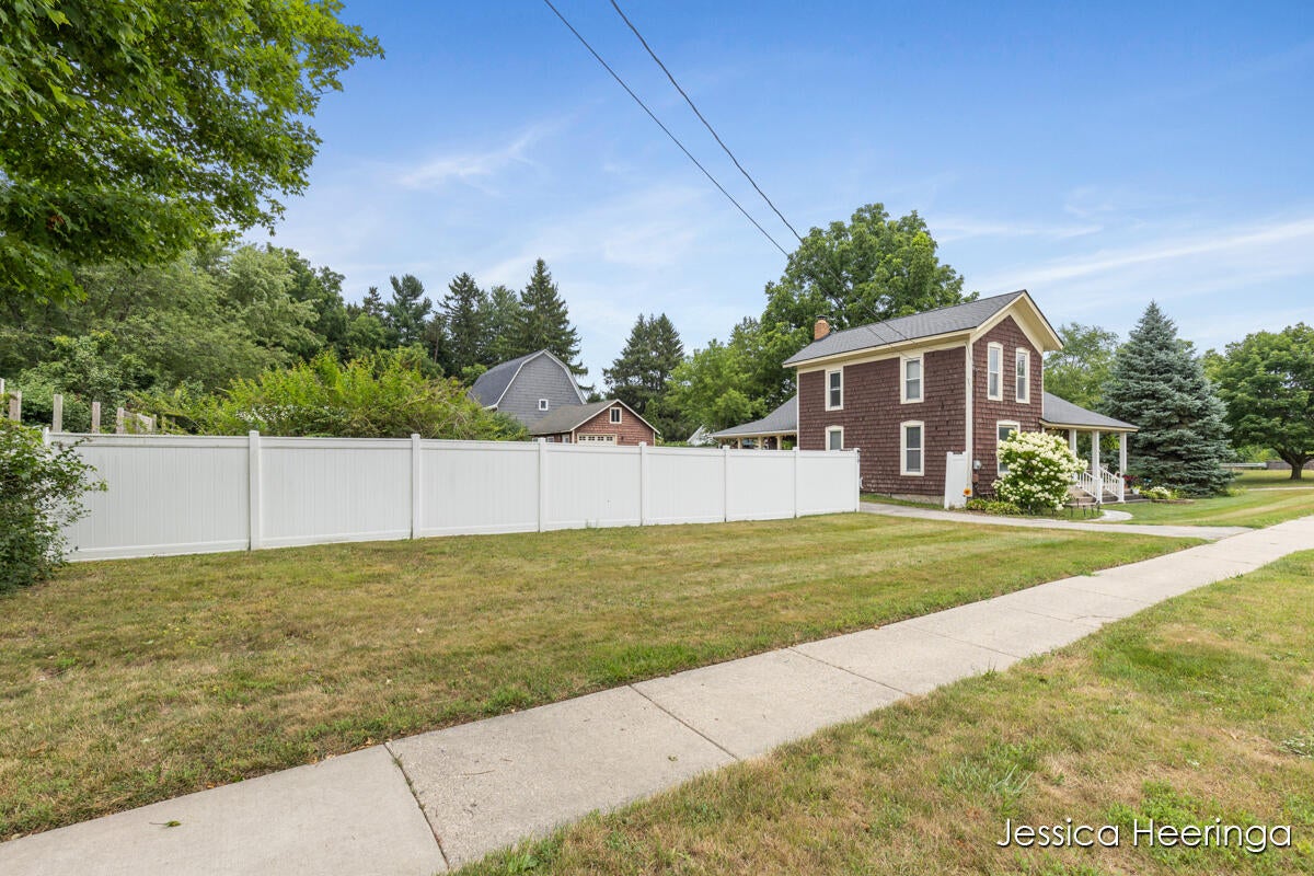 29 W Division Street NE