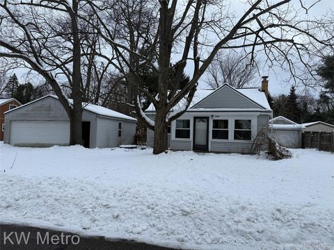 1450 Flamingo Wixom City MI 48393