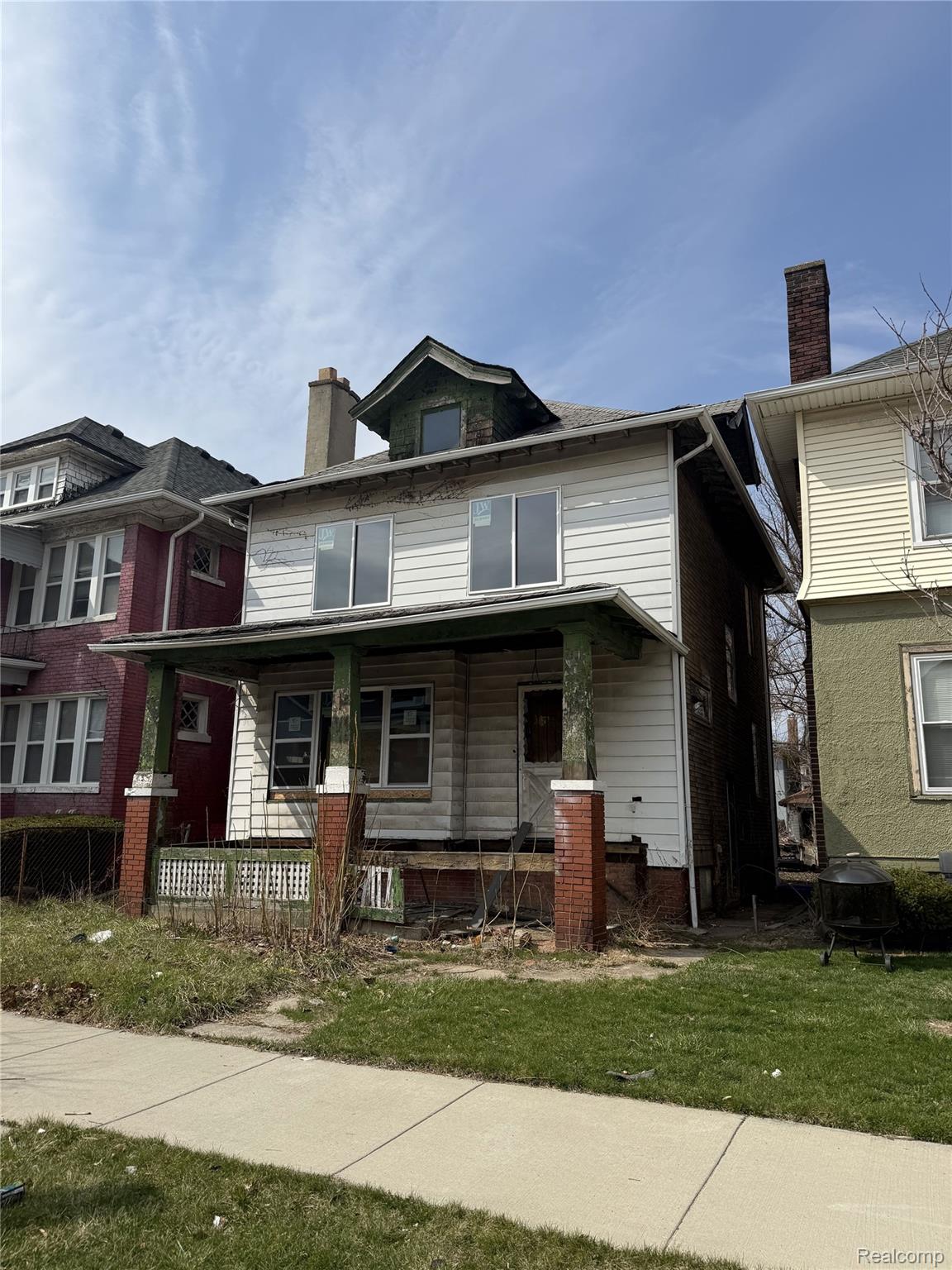 1452 W Euclid Street