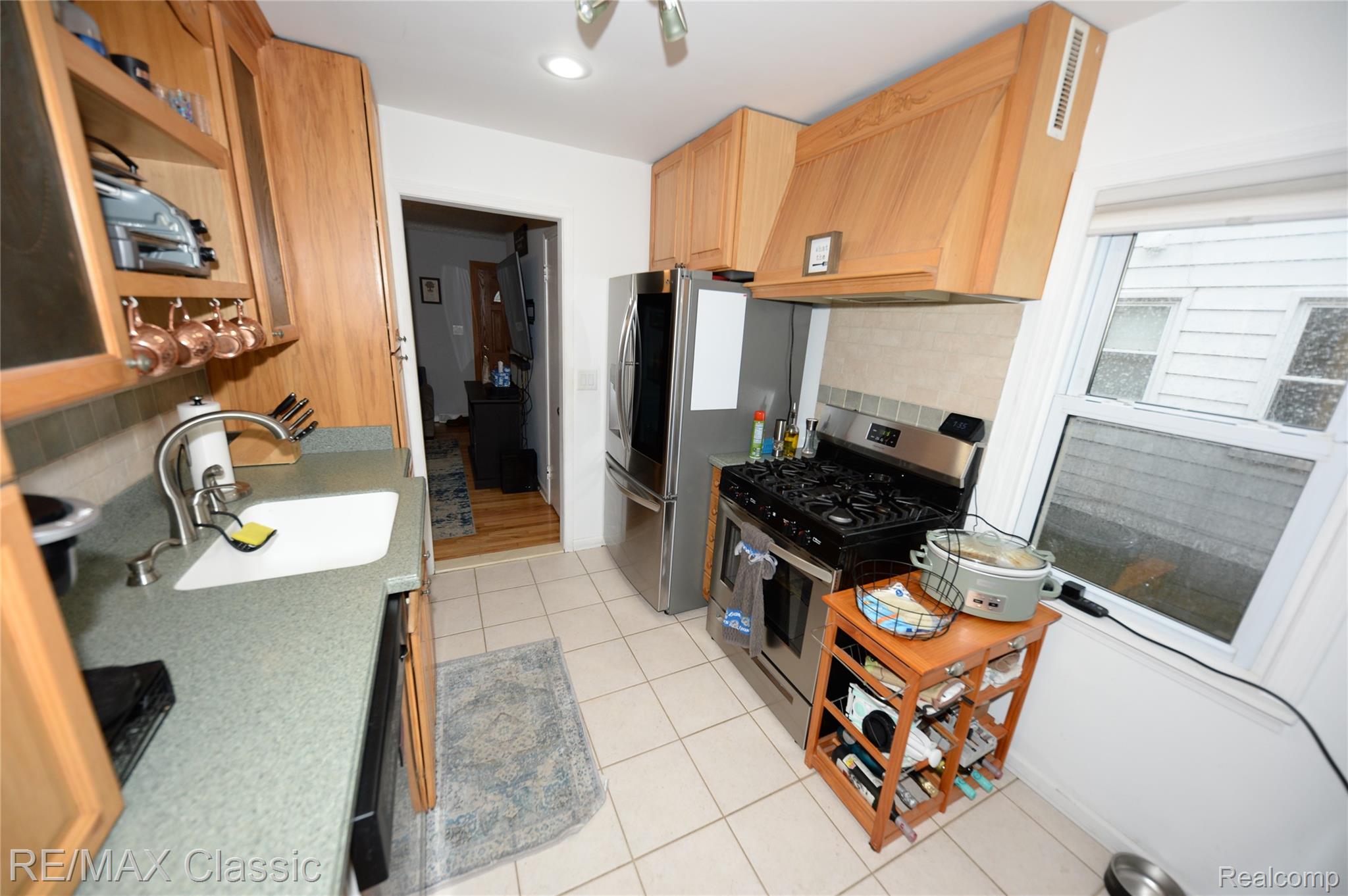 872 E Rowland Avenue